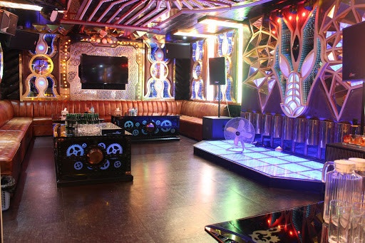 lắp đặt ánh sáng phòng karaoke