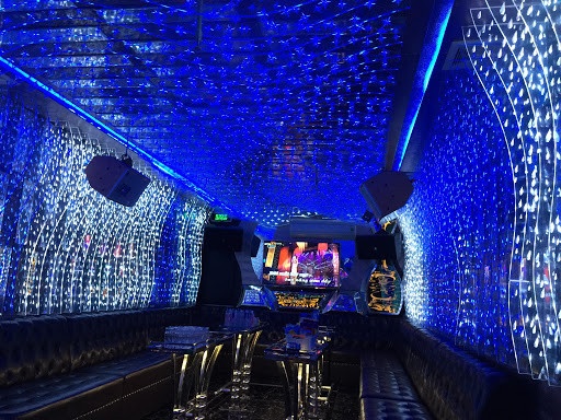 thi công đèn ánh sáng phòng karaoke
