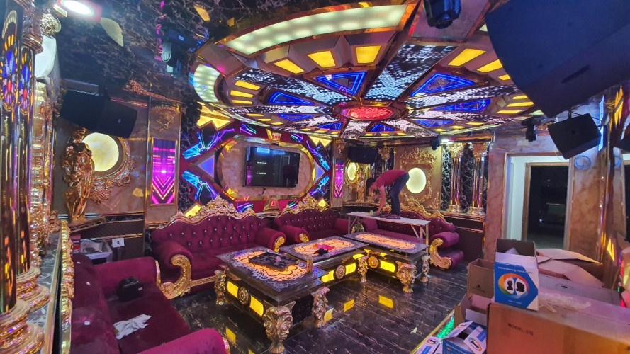 thi công đèn ánh sáng phòng karaoke